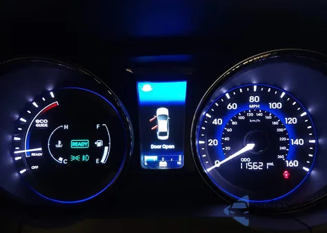 2015 Hyundai Sonata Hybrid z USA, uszkodzony, nr VIN KMHEC4A47FA131124